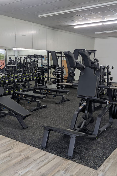 FITTY-Fitnssstudio-Rhede-free-weight-training.jpeg