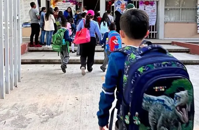 Dan 30 minutos de tolerancia a escuelas por obras en la 57