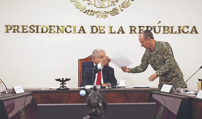 A Ojeda no lo hallan, pero sigue cobrando en la Marina; gana 150 mil al mes
