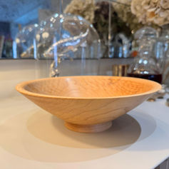 Maple pedestal bowl