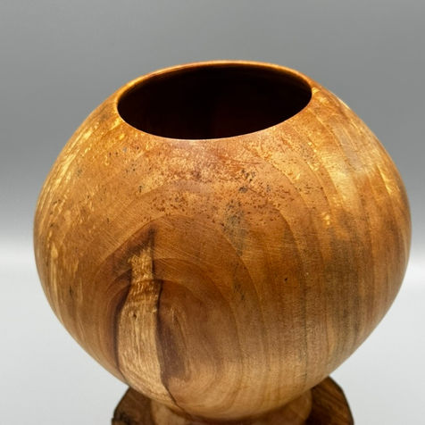 round wooden vase