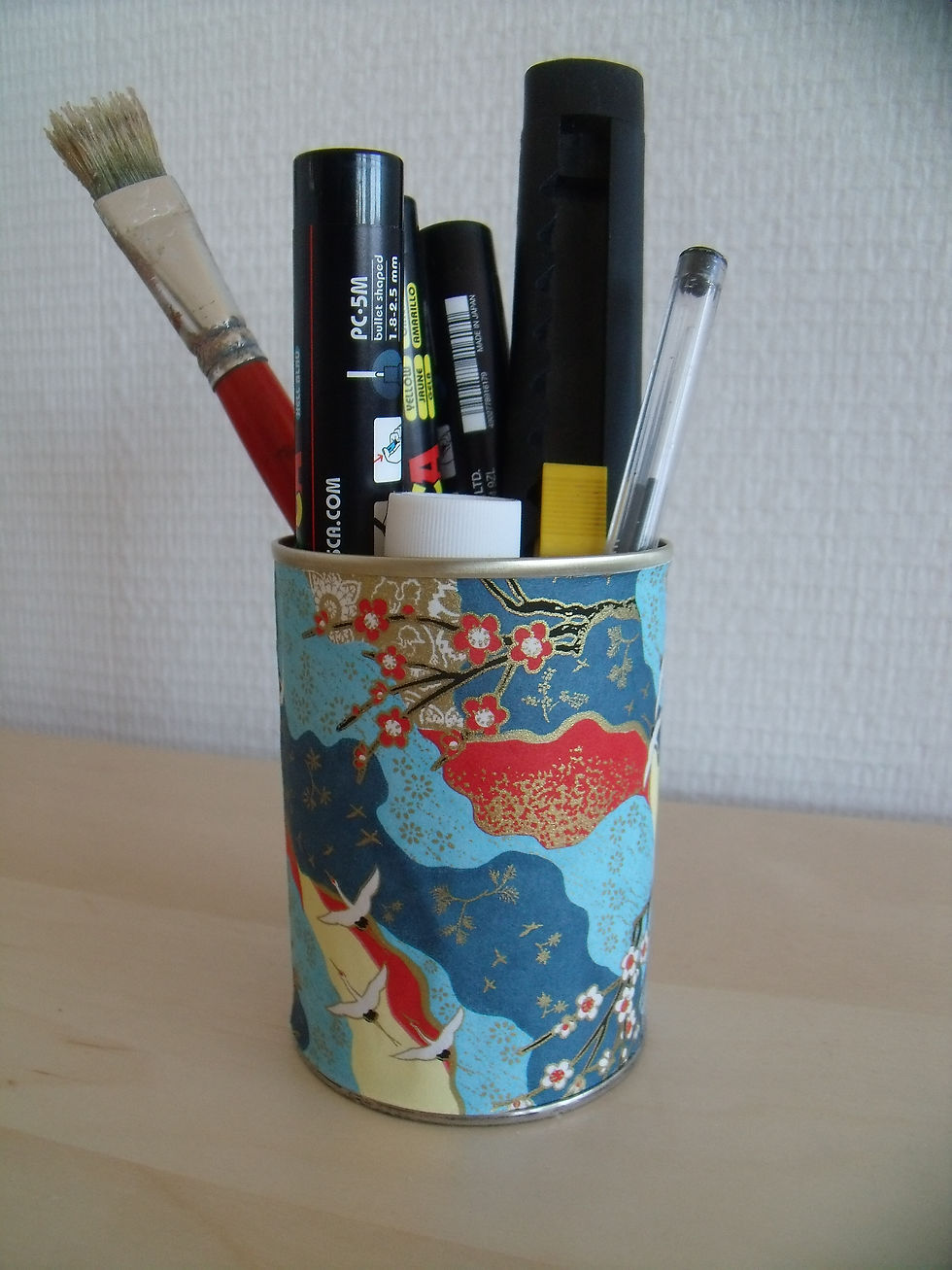 Pot à crayon en fer bleu papier