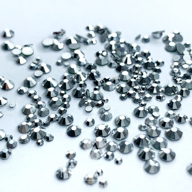 FanatkaStraz. Strassi. 135 Metallic 2028 Premium. Eri kokoja 150kpl