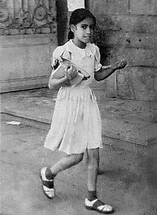 foto niña blanco y negro restaurada