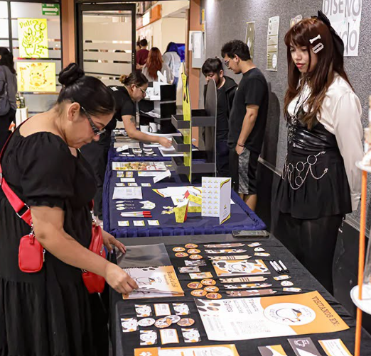 Estudiantes de Comunicación, Diseño Gráfico y Artes Visuales presentan trabajos de cierre de cuatrimestre.