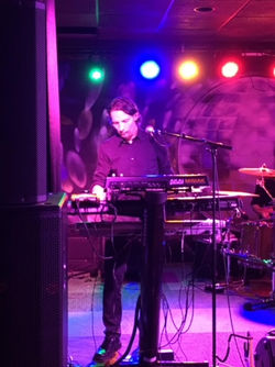 Be The Reason For A Smile - Radio Radio