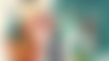 Person steht an einer Weggabelung: Der linke Pfad führt zu einer dunklen Wolke, aus der Goldmünzen regnen, mit Münzstapeln am Boden – Symbol für finanziellen Gewinn. Der rechte Pfad führt zu einer hellen Wolke mit Sternen, Kompass, aufsteigenden Balkendiagrammen und einem Kalender mit Aufwärtspfeil – Symbol für Orientierung und Wachstum. Die Person scheint zu überlegen, welchen Weg sie einschlagen soll.