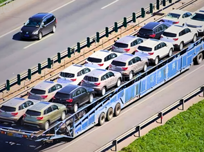 Caminhões - cegonha chineses de 32 metros transportam 30 carros