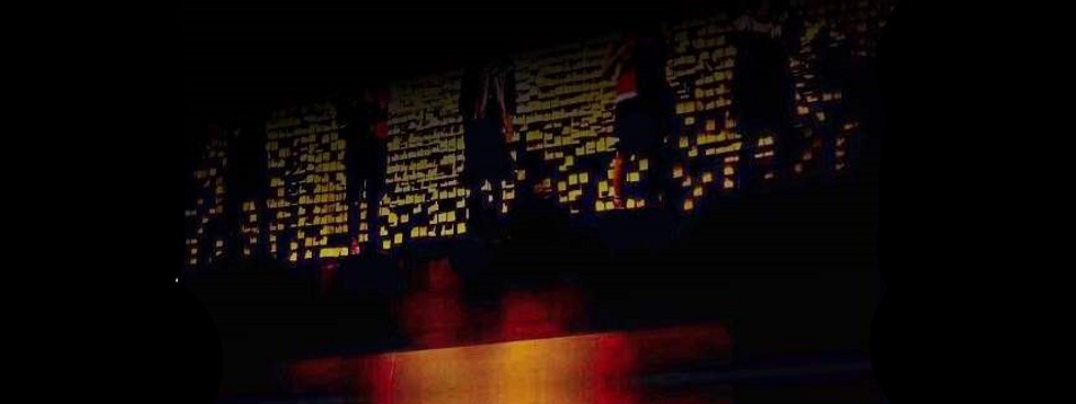 como-w: detalhe cenografia teatral. figurino: willian