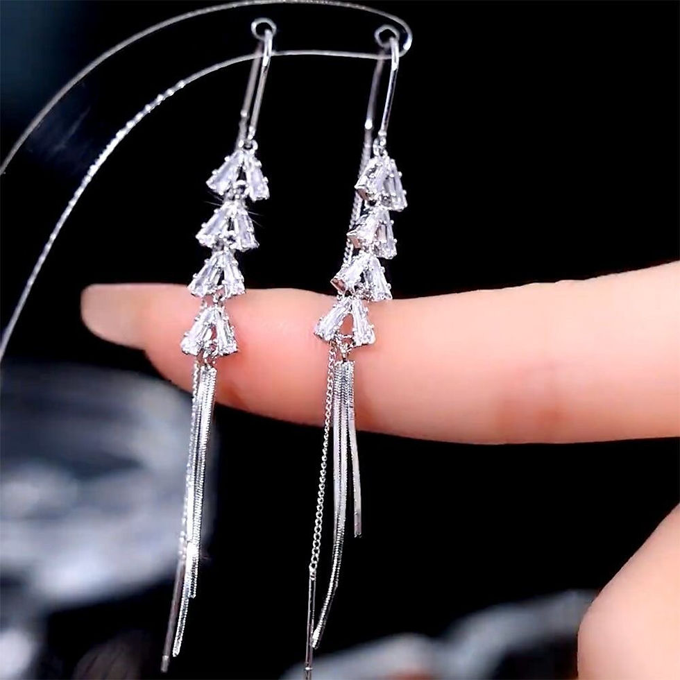 Thumbnail: 2023 New Fashion Trend Unique Design Elegant Delicate Light Luxury Pearl Leaf T