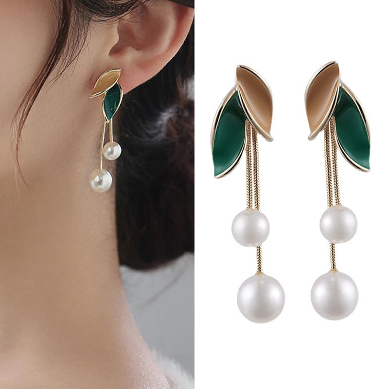 Thumbnail: 2023 New Fashion Trend Unique Design Elegant Delicate Light Luxury Pearl Leaf T