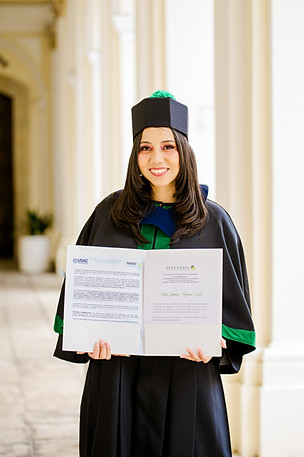 Graduación Elisa MUSAC