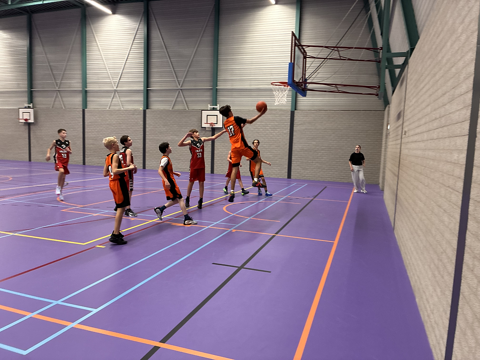 Verjongd Heren 1 wint eerste duel in basketbalcompetitie