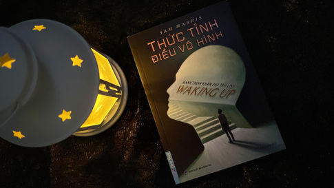 "Thức tỉnh điều vô hình" có giúp chúng ta giải phóng khỏi nỗi khổ đau của hiện tại?