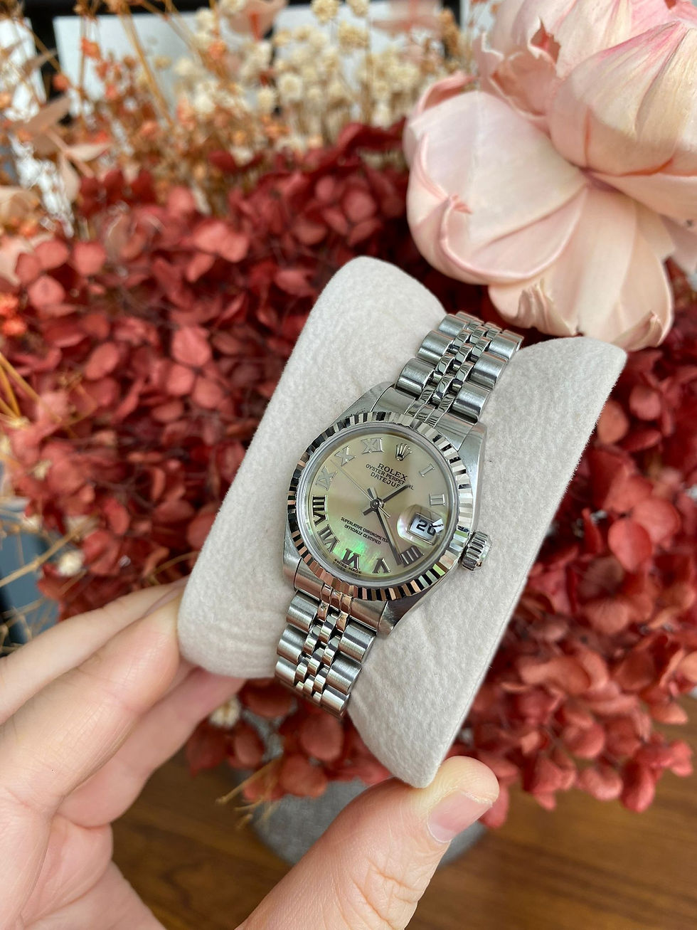 Thumbnail: ROLEX DATEJUST 26 GOLDEN YELLOW MOP DIAL AUTOMATIC
