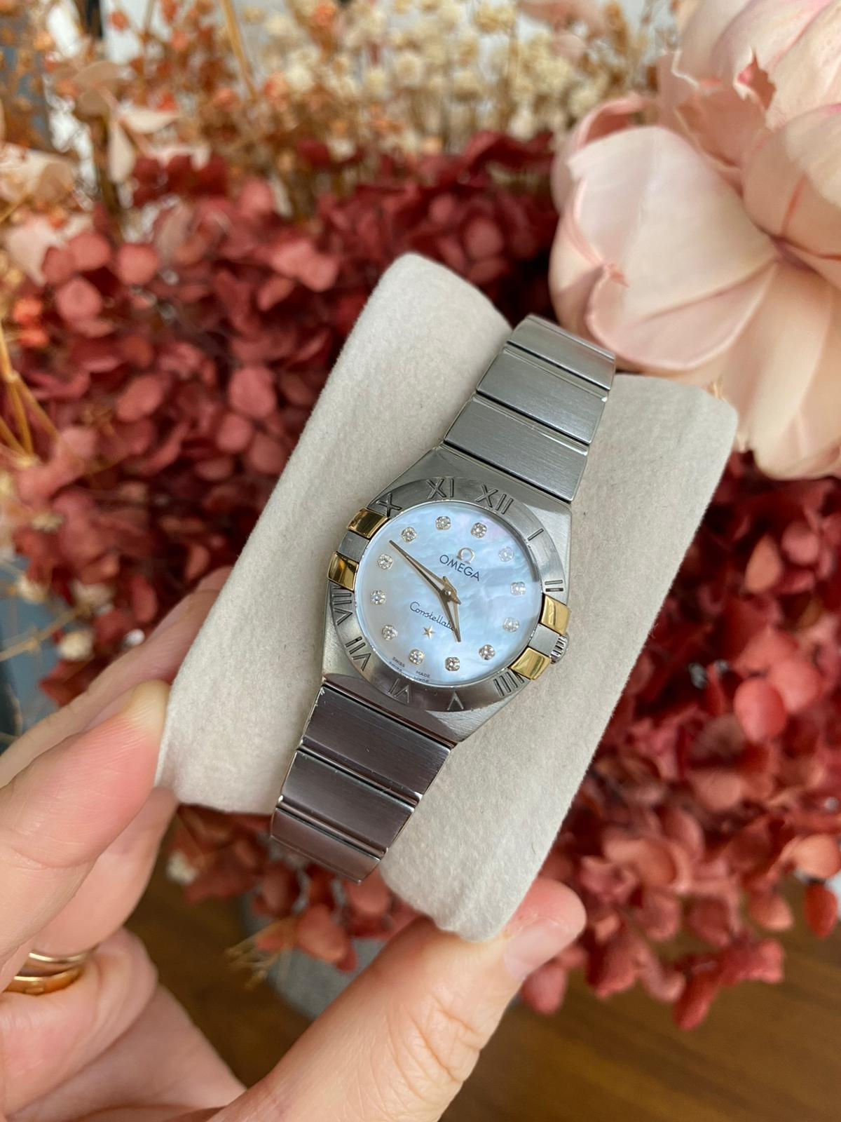 OMEGA CONSTELLATION 25 LADIES MOP & DIAMOND HOUR MARKERS WATCH