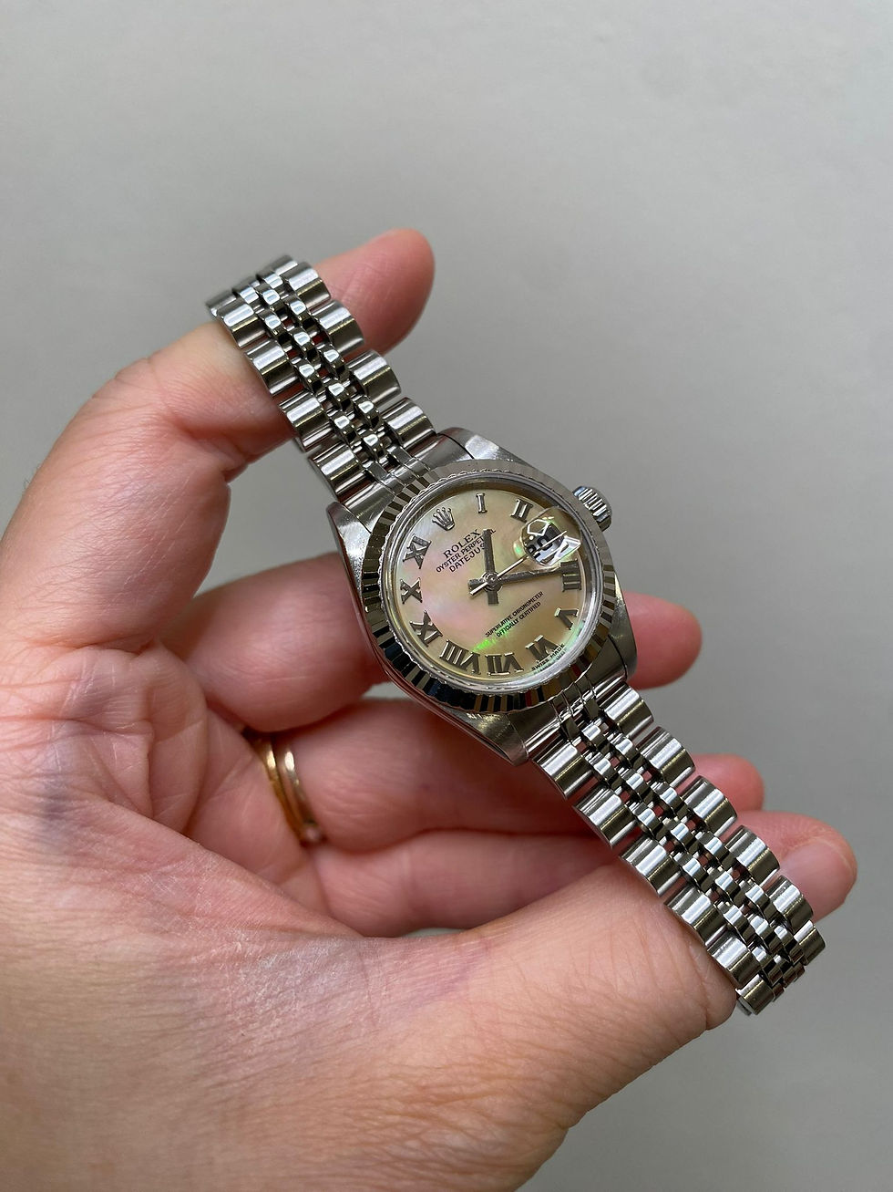 Thumbnail: ROLEX DATEJUST 26 GOLDEN YELLOW MOP DIAL AUTOMATIC