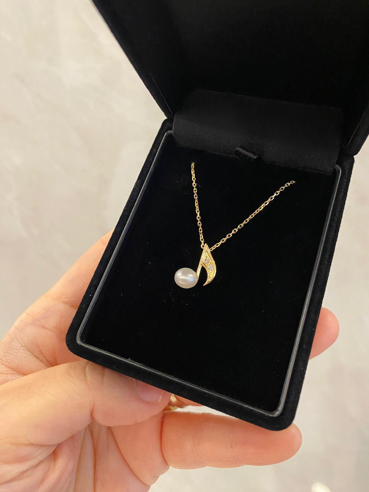 MIKIMOTO MUSICAL NOTE PENDANT NECKLACE 18K SOLID GOLD DIAMONDS