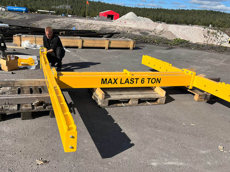 Kundanpassat H-ok från Lyftnord för gratebandssektioner i kulsinterverk, med fasta och ställbara lastpunkter och maxlast 6 ton.