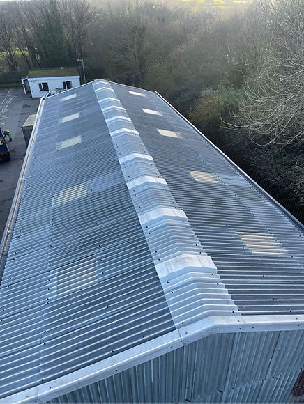 Roof installation for agricultural work
