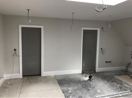 Eddie's painting and decorating services grey walls_edited.jpg