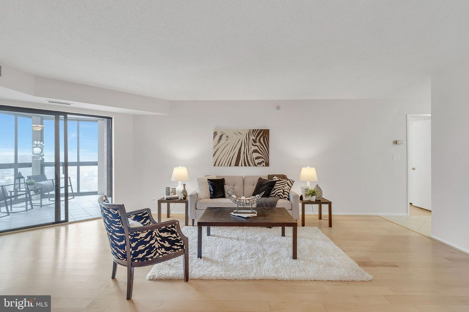 900 N Stafford St #1609