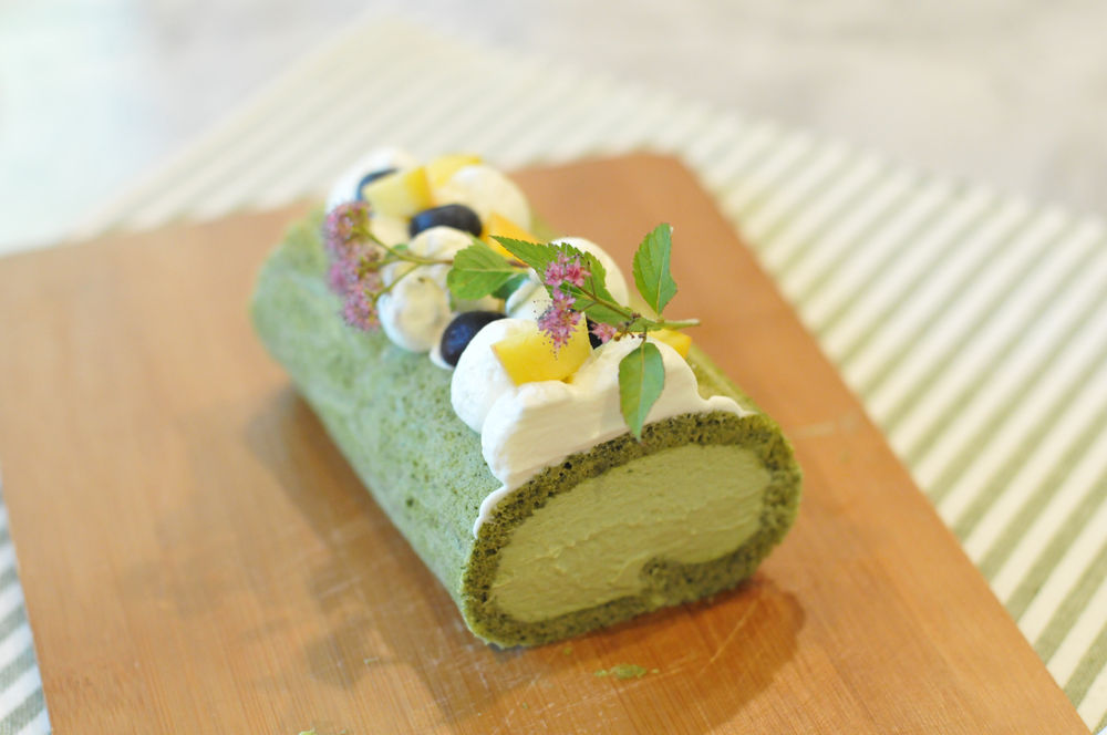 Soft and Fluffy Matcha Roll cake