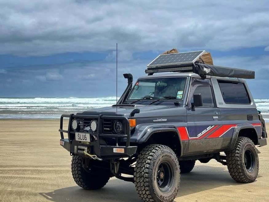 Thumbnail: Land Cruiser 70 Series Bundera Graphics Kit