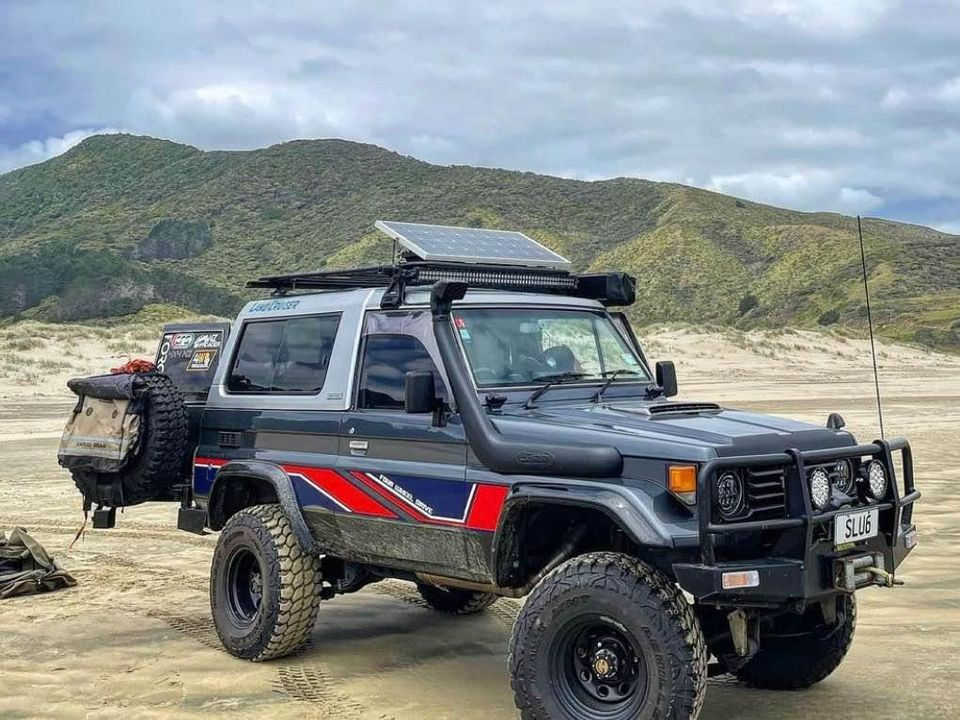 Thumbnail: Land Cruiser 70 Series Bundera Graphics Kit