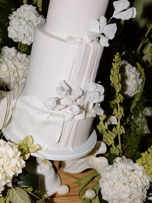 London wedding cake, elegant wedding reception, wedding cake London, luxury wedding desserts, wedding planning London