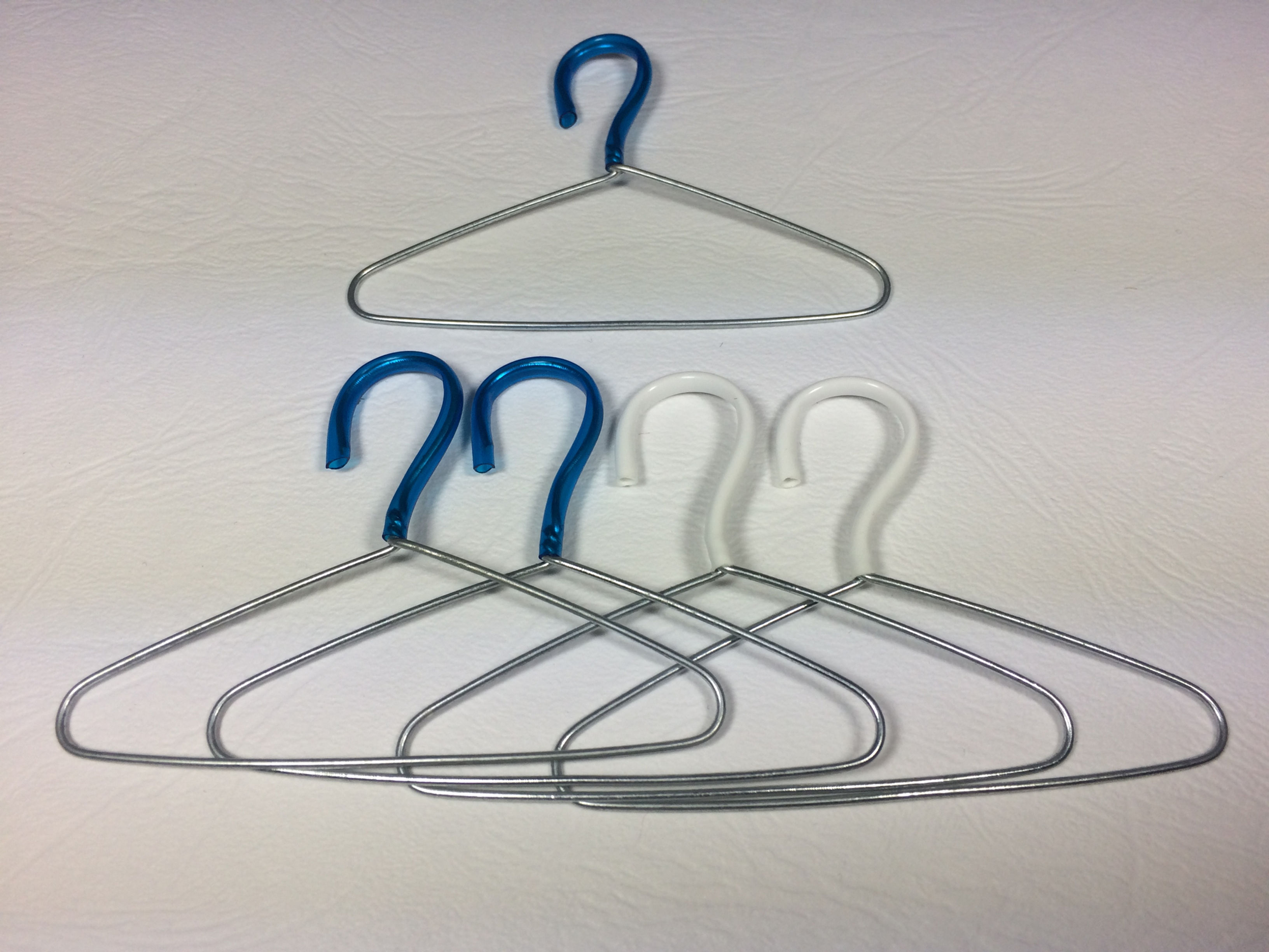 Cintres couleur pour vêtements dolls 1/6