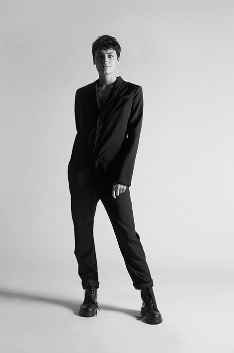 DG_EDA_Pressebild_Fullbody_sRGB.jpg