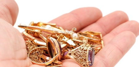 Ini 5 Cara Membersihkan Perhiasan Emas Supaya Berkilau