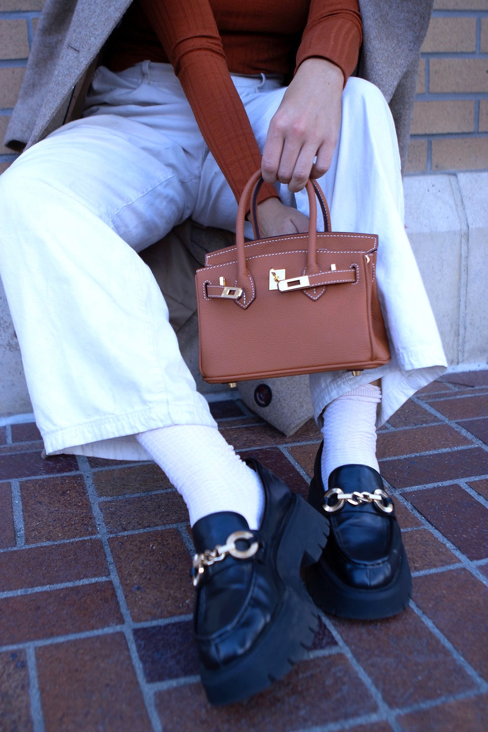 Thumbnail: Xtelier Poise Leather Handbag in Brown Color