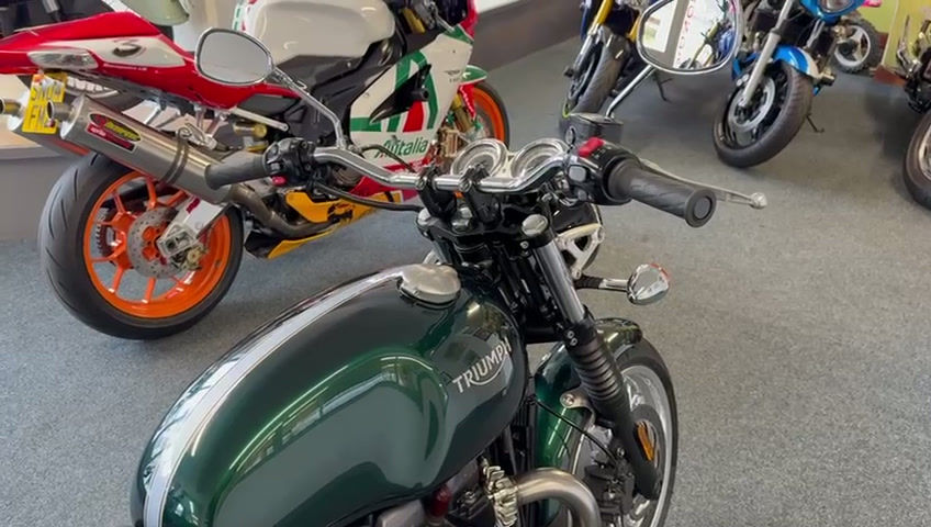 Thumbnail: Triumph Thruxton