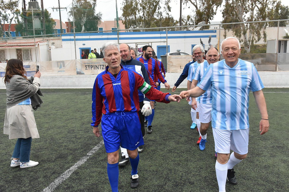 Ηχηρό μήνυμα αλληλεγγύης από τη Σαντορίνη