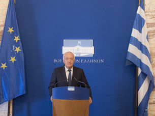 Έκπτωση 50% για τους γιατρούς που εργάζονται σε μονάδες υγείας στις Κυκλάδες, ζητά από τις ναυτιλιακές εταιρείες ο βουλευτής Μάρκος Καφούρος