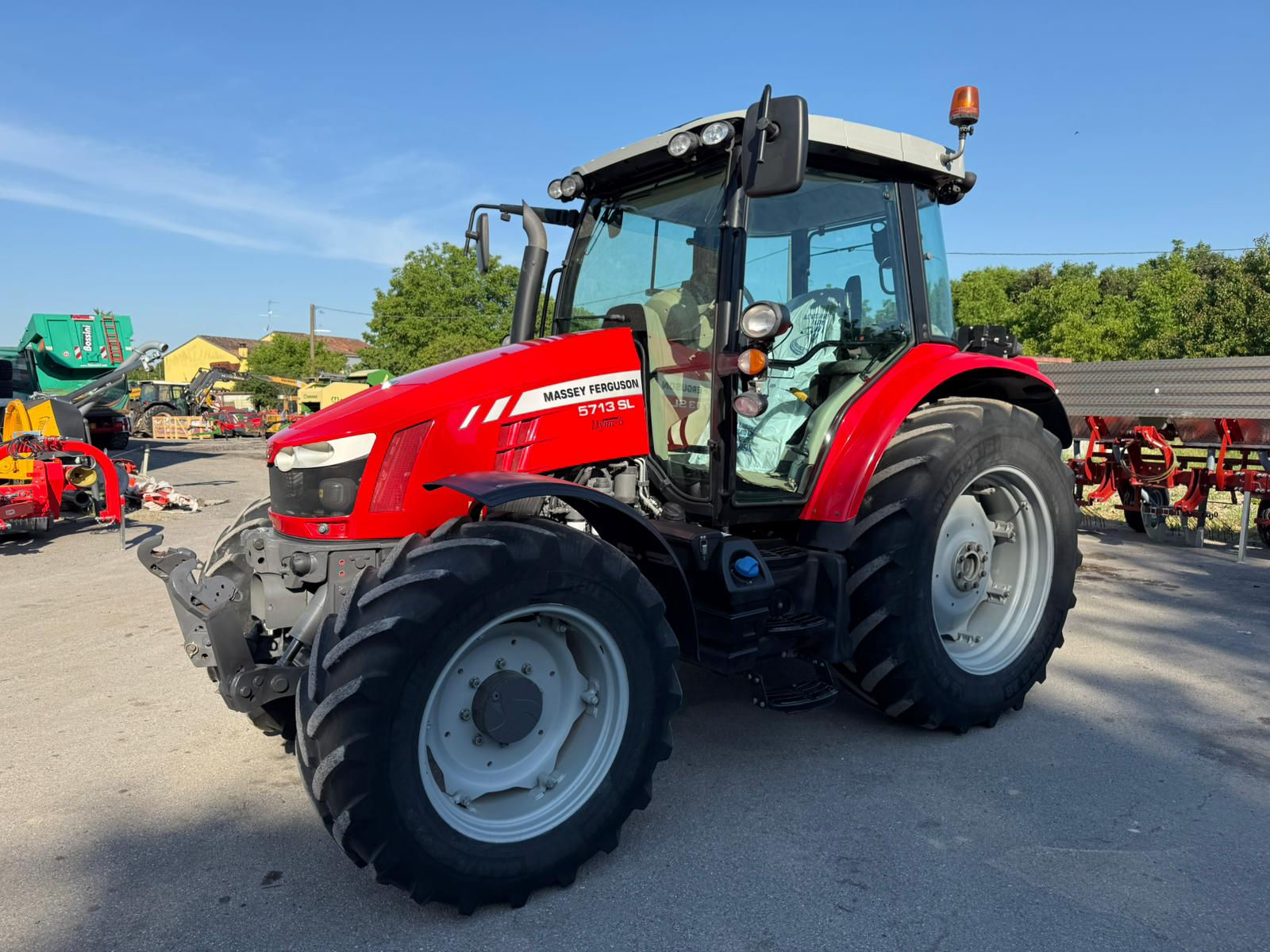 Massey Ferguson 5713 SL DYNA-6