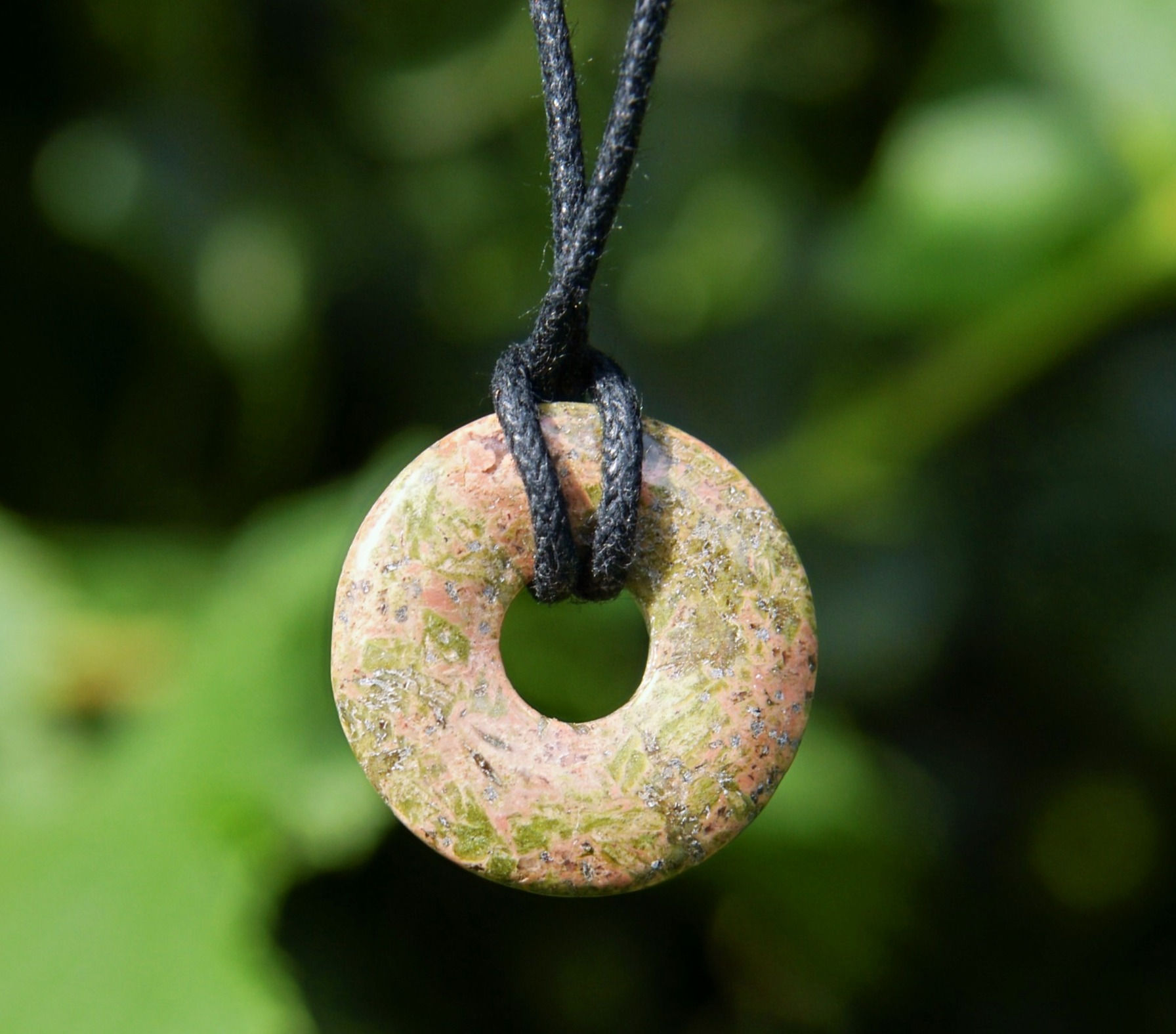 Anhänger: Epidot Unakit Durchmesser 25mm