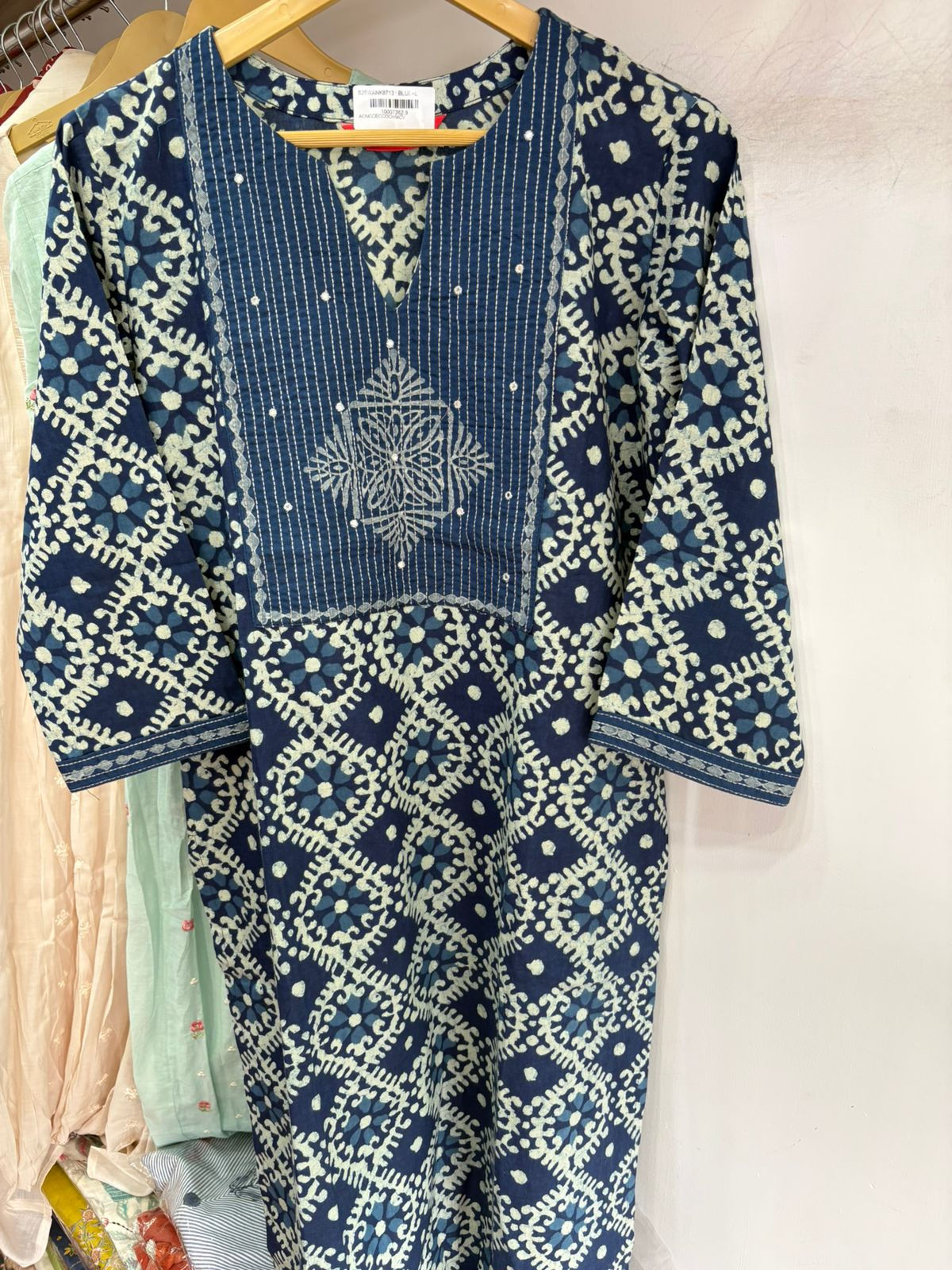 Anvita Branded Straight-Cut Kurti