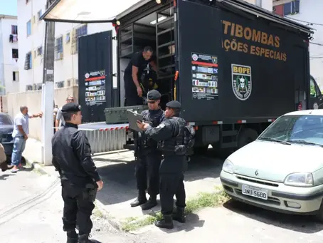 PRF interdita trecho da BR-324 após informação de suposto artefato em Feira de Santana