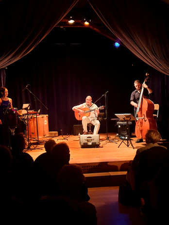 Aquarela – Bossa Nova / Samba couleur tempo
Ambiance brésilienne lounge
couleur latino indémodable, cosy, jazzy et élégante João Gilberto, Tom Jobim la fille d'Ipanema, Djavan, João Bosco
