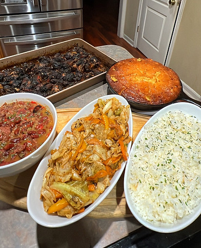 Jamaican Jerk Wings
Southern Red Beans
Fried Cabbage
White Jasmine Rice
Honey Butter Cornbread