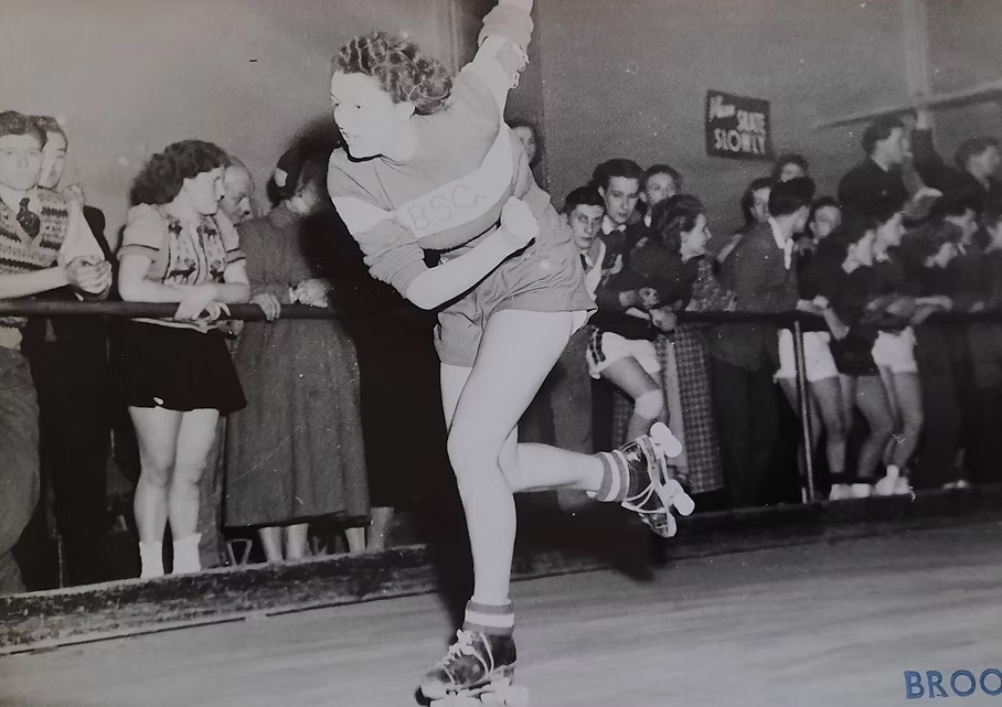 12th February 1950 - Yvonne Brod on her way to becoming the first British Quarter Mile Champion at the Rochester Casino rink