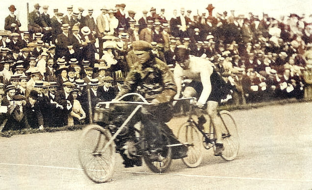 1911 - Billy Skuse paces Leon Meredith