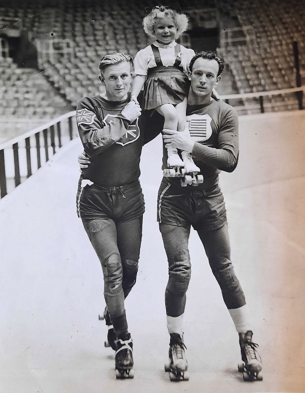 Wilkinson (left) with USA's Johnny 'Fighting' Cazar at Harringay Arena