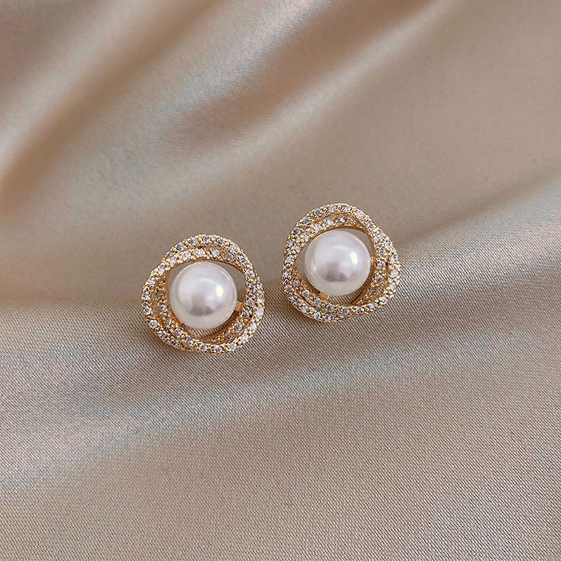 Margot Pearl Clip-On Earrings