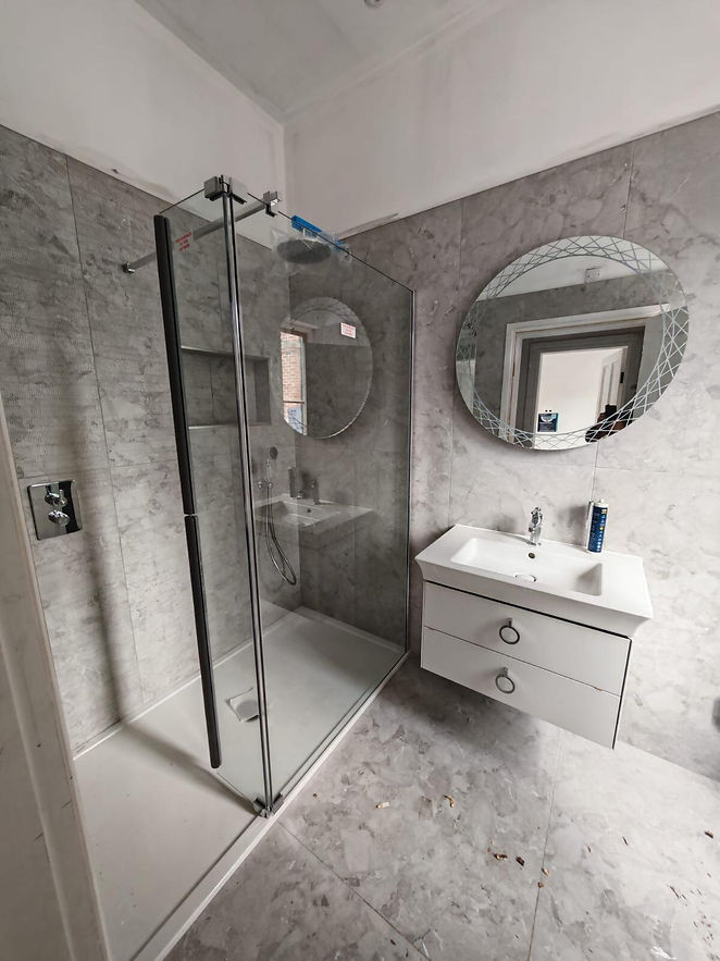 granite shade bathroom tiling