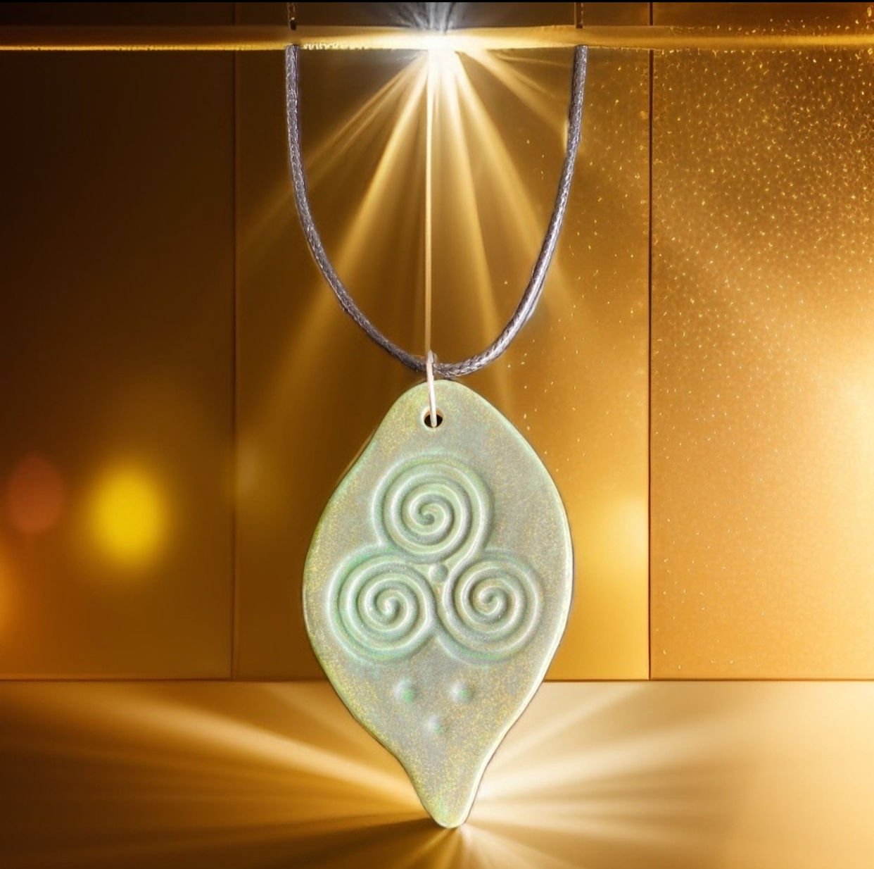 Pendentif Triskell émail Art Nouveau