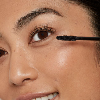 34_mascara_application_Akari_070_V02.jpg